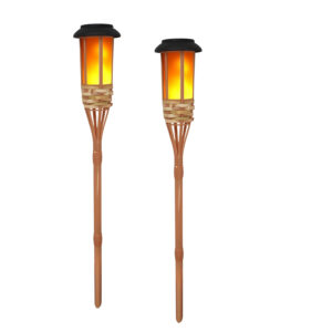 pelita solar rekaan seperti pelita buluh tradisional